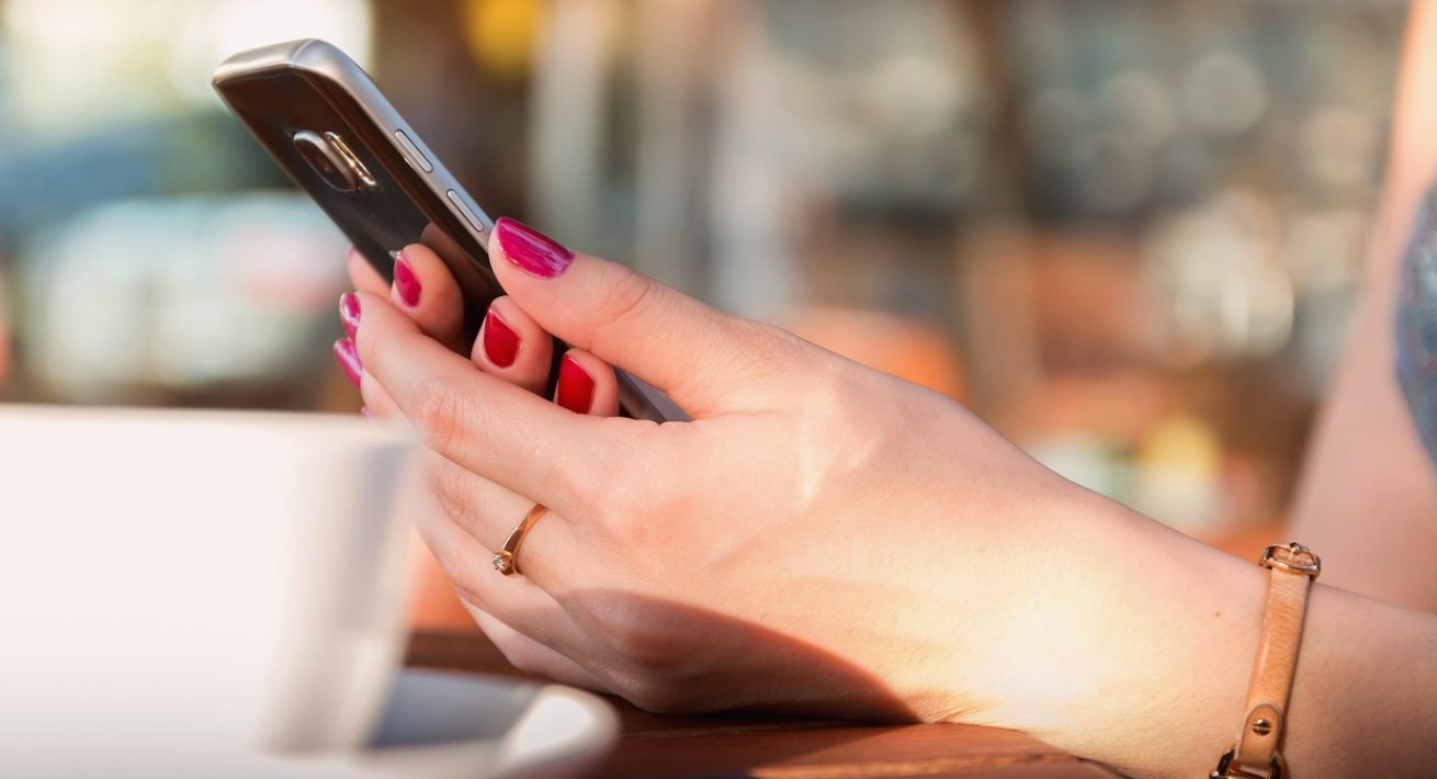 Hvad koster det at sikre telefon og computer, og hvad afgør prisen?